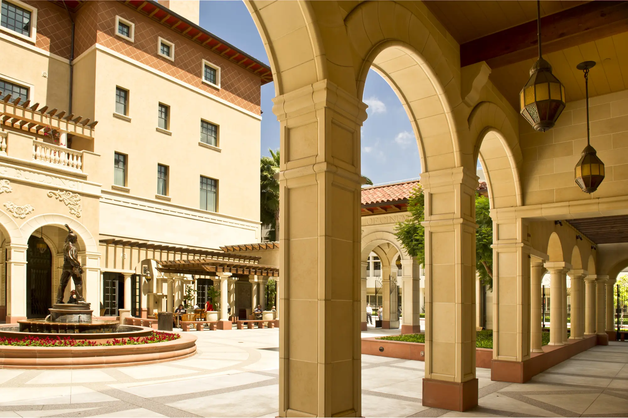 <i>Architectural photography of Tutor Campus Center at USC. Architects AC Martin designed the 193,000 square feet structure which contains lounges, study areas, meeting rooms, food service, student forum, and outdoor space. </i><span>USC</span>